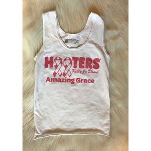 Hooters tank top